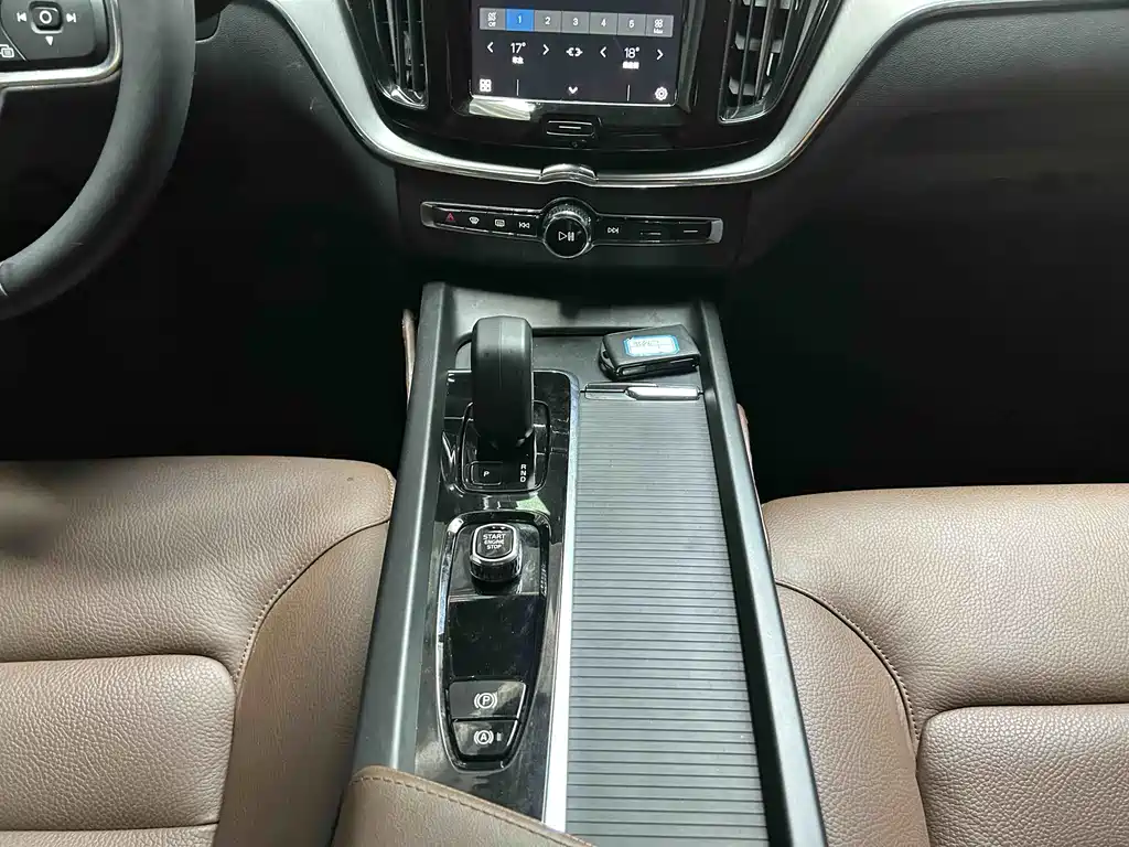 Volvo XC60 — фото 2