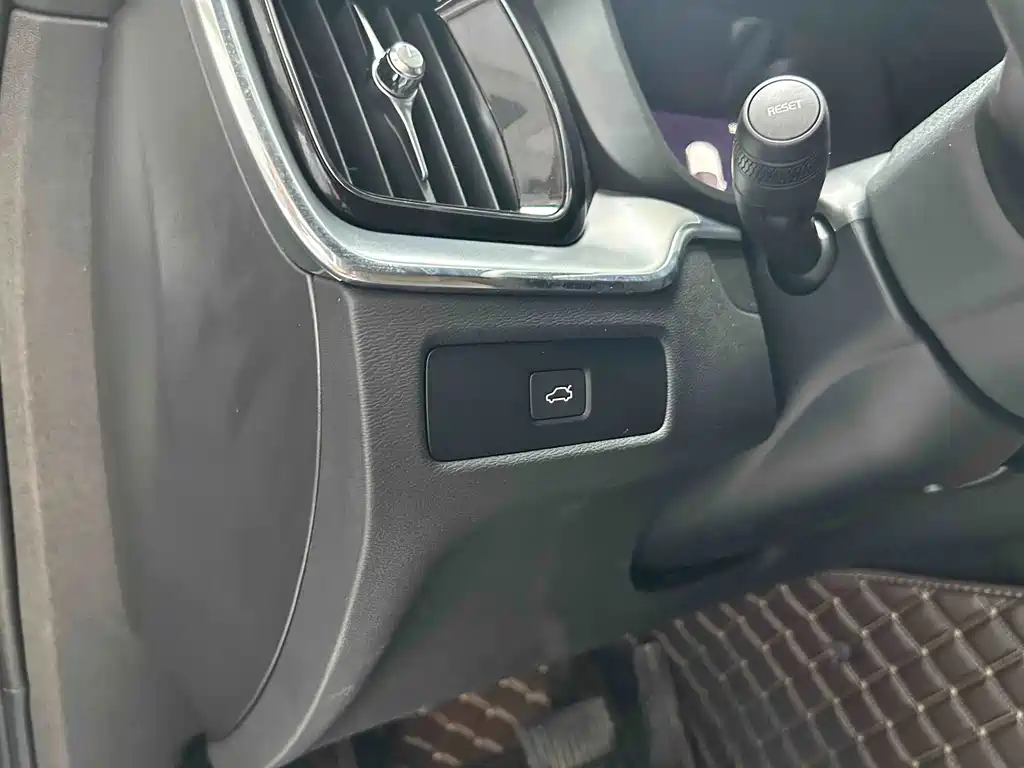 Volvo XC60 — фото 15