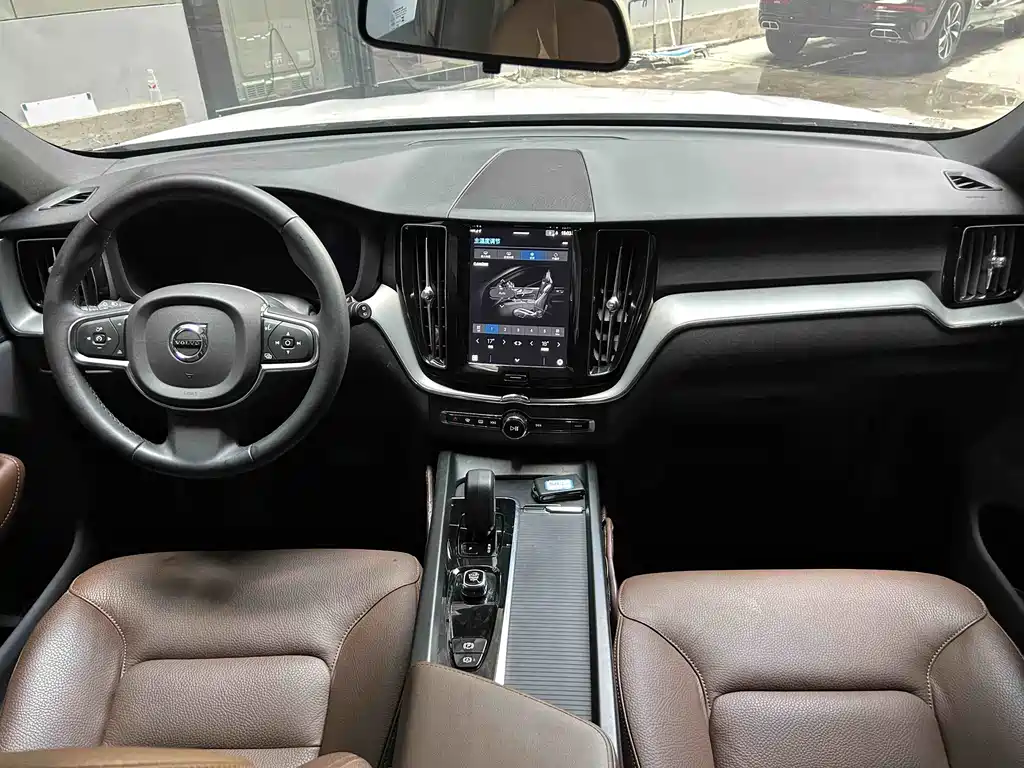 Volvo XC60 — фото 3