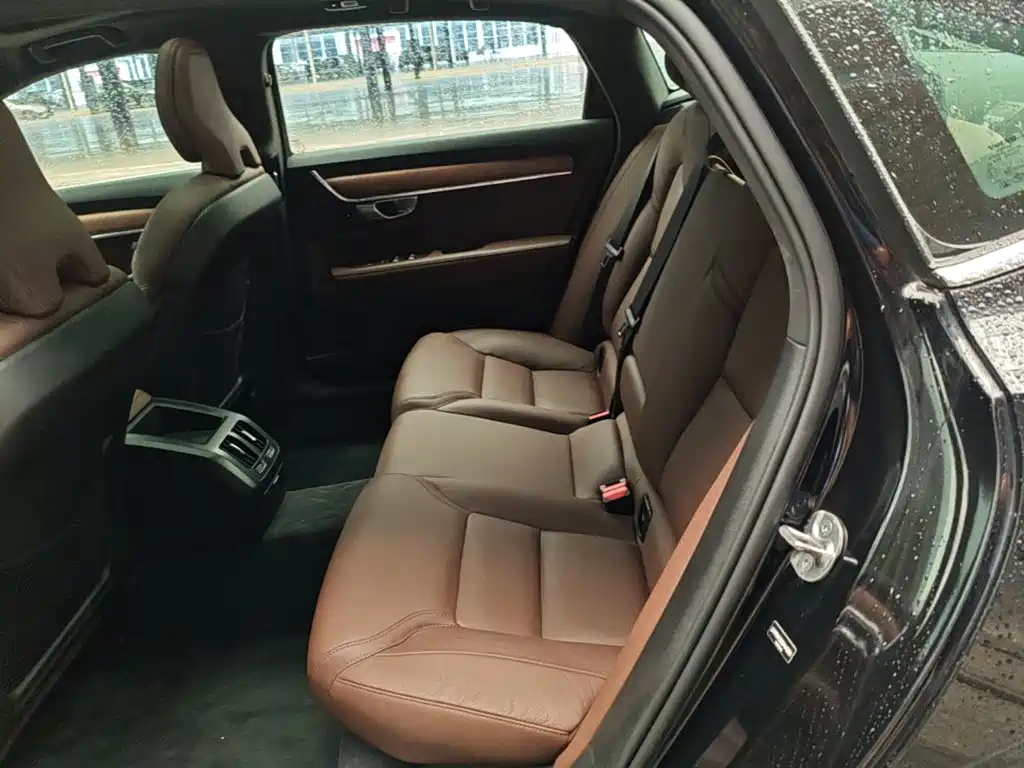 Volvo S90 — фото 17