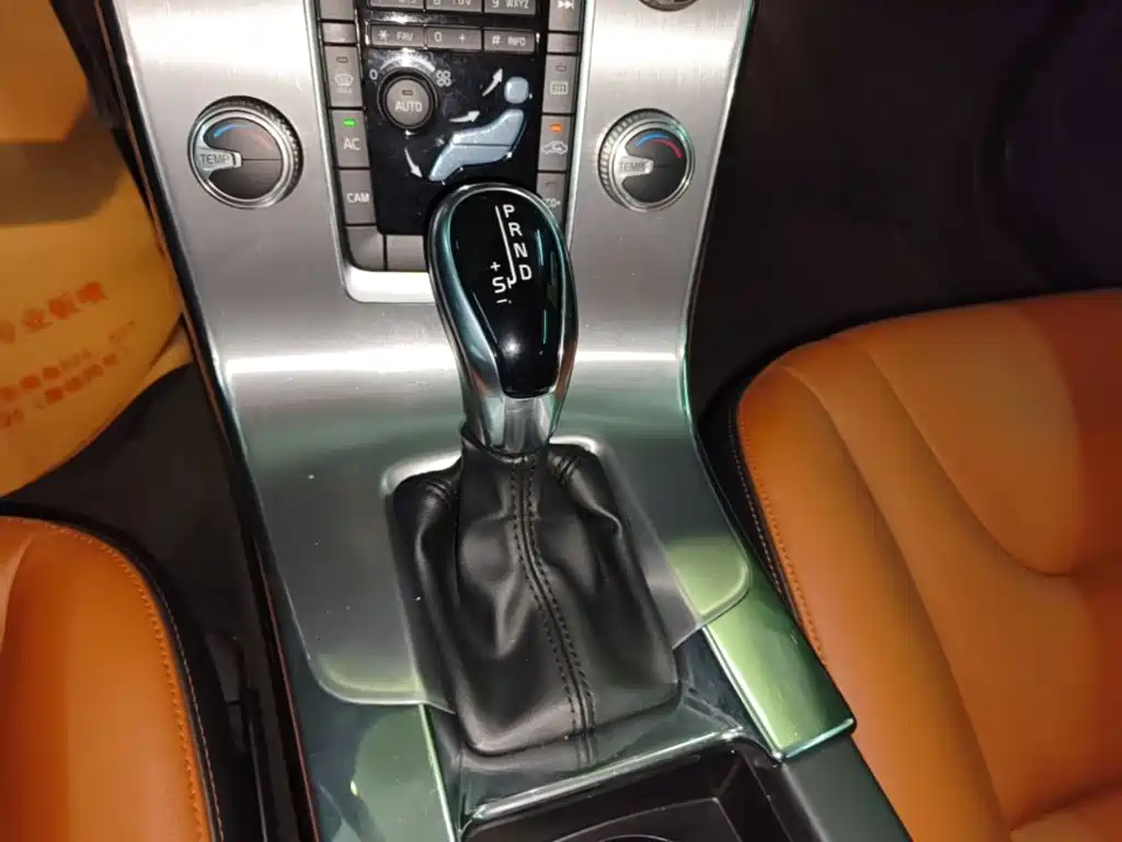 Volvo S60 — фото 14