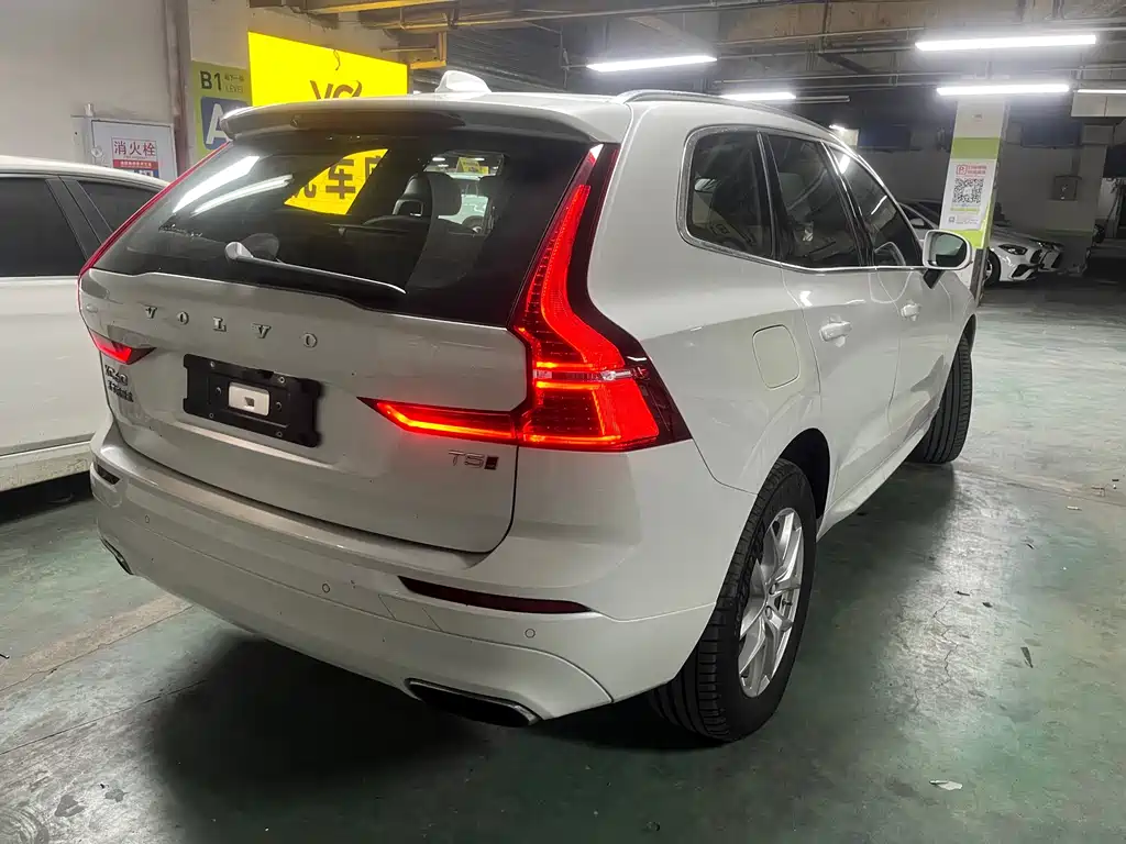 Volvo XC60 — фото 9