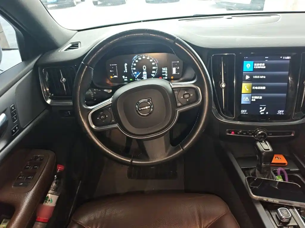 Volvo S60 — фото 11