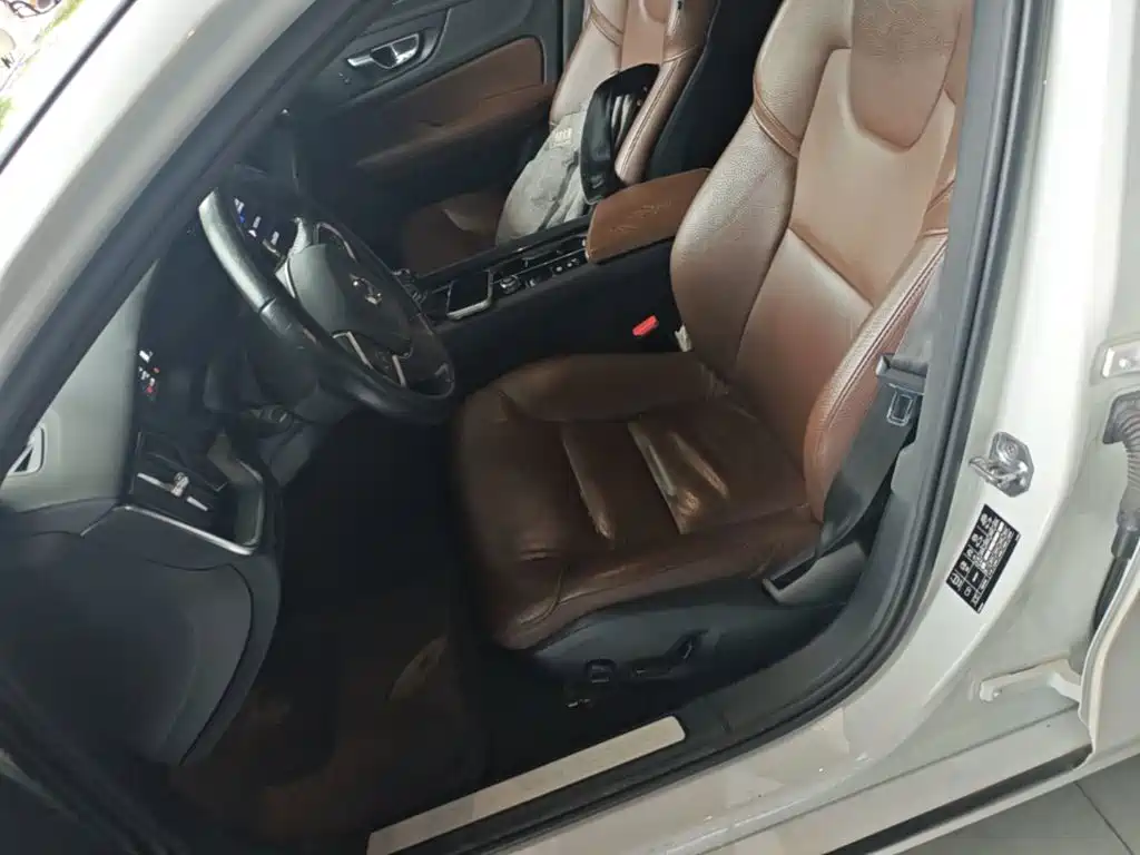 Volvo S60 — фото 15