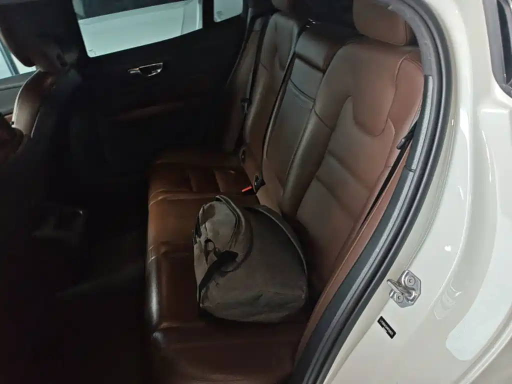 Volvo S60 — фото 17