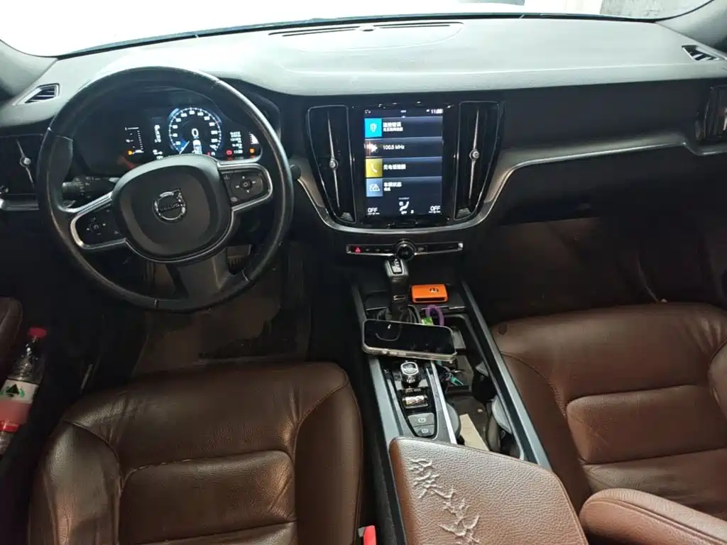 Volvo S60 — фото 10