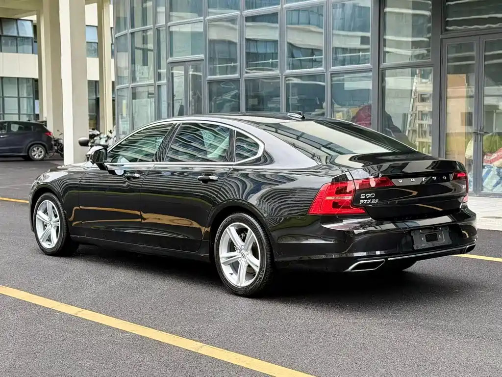 Volvo S90 — фото 9