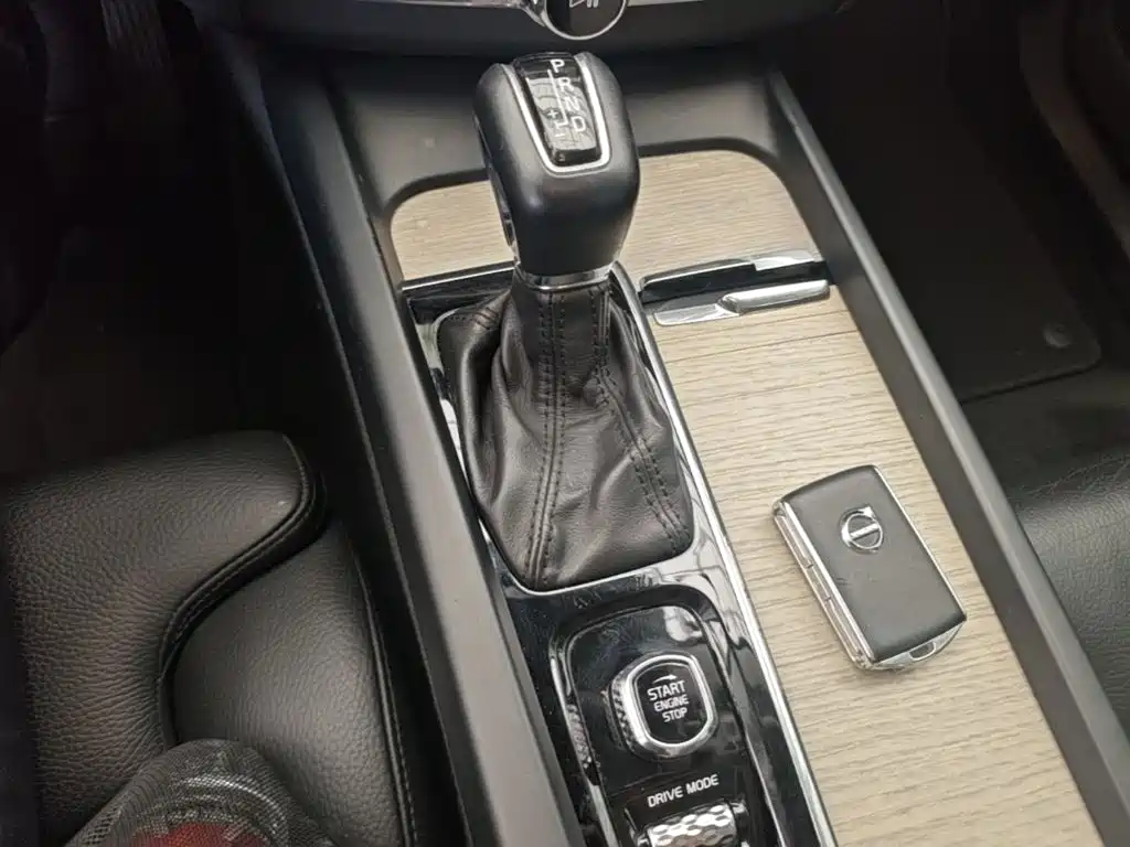 Volvo XC60 — фото 13