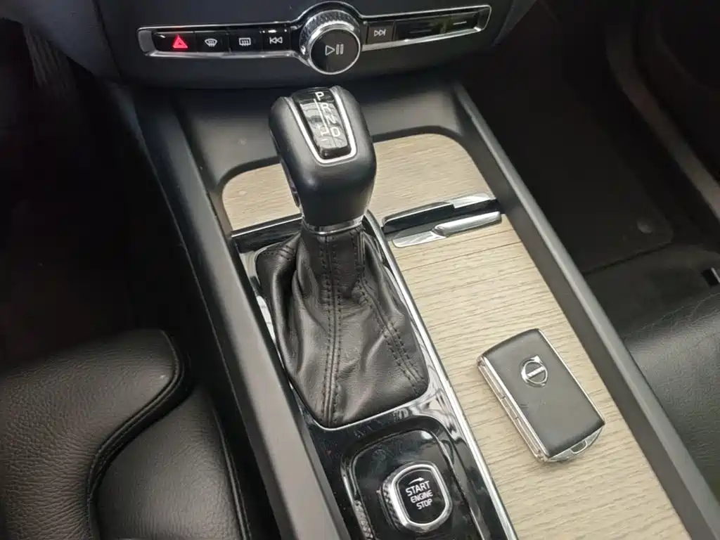 Volvo XC60 — фото 14