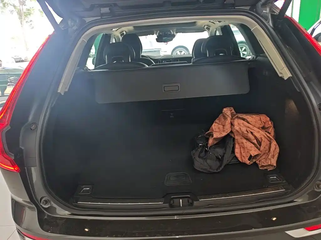 Volvo XC60 — фото 19
