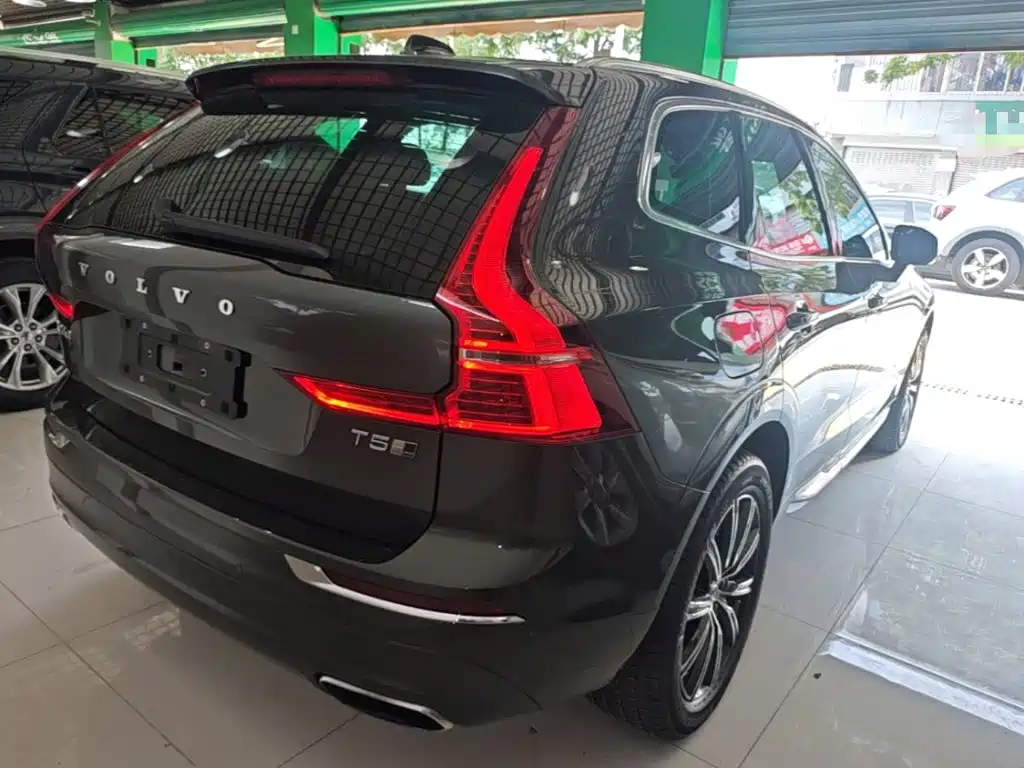 Volvo XC60 — фото 7