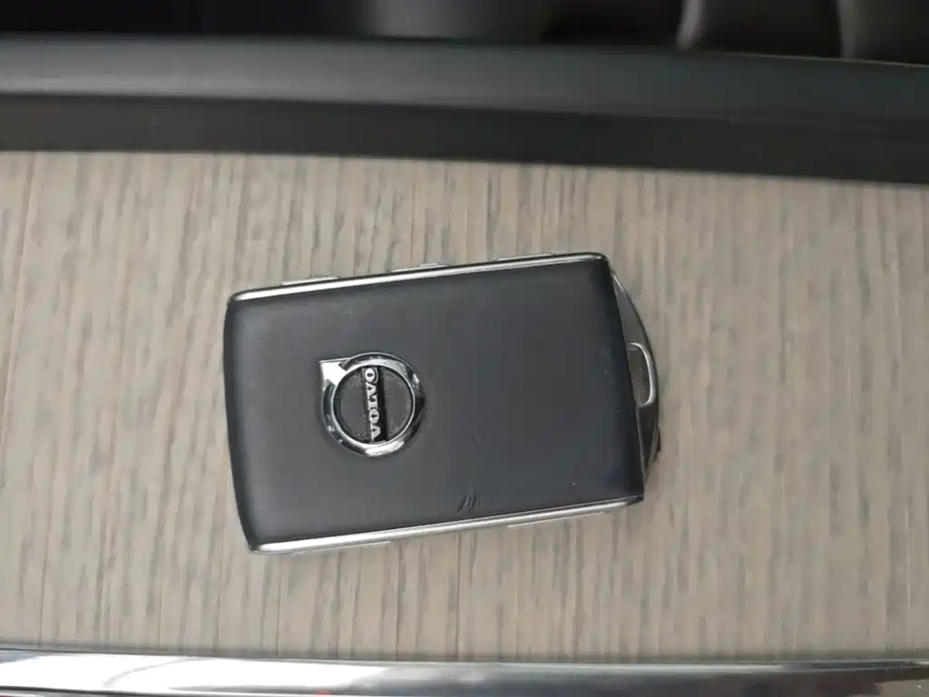 Volvo XC60 — фото 9