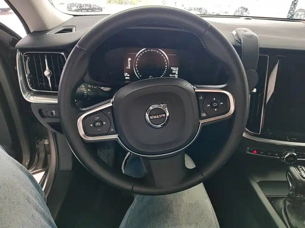 Volvo S60 — фото 11