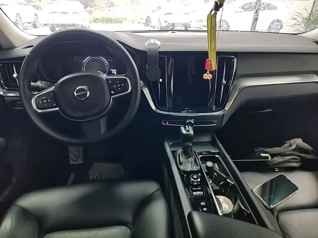 Volvo S60 — фото 10
