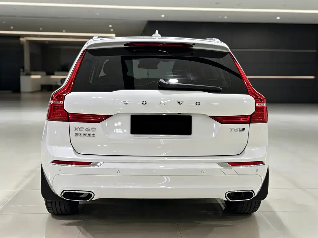 Volvo XC60 — фото 10