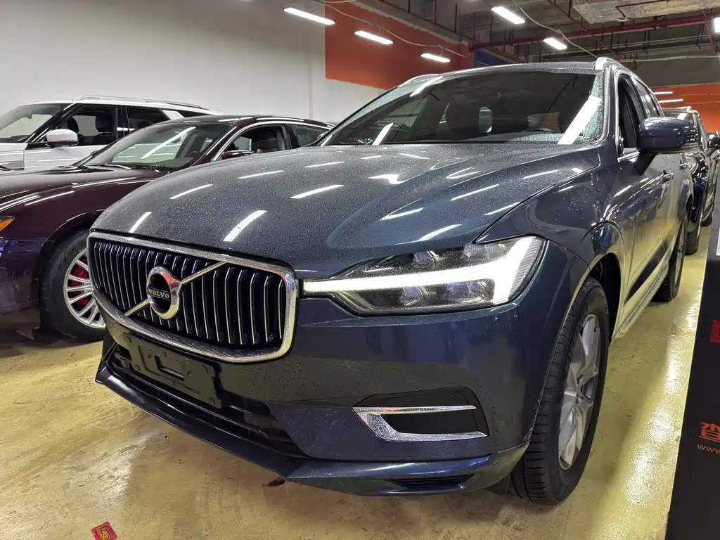 Volvo XC60 — фото 1