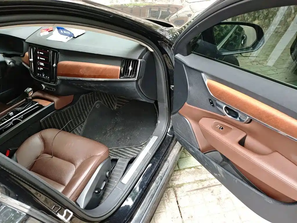 Volvo S90 — фото 19