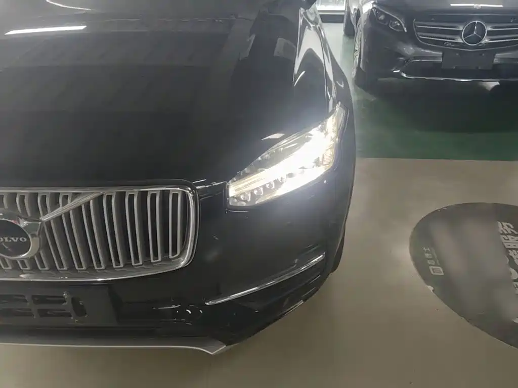 Volvo XC90 — фото 18
