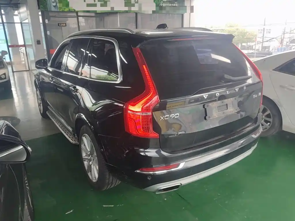 Volvo XC90 — фото 23
