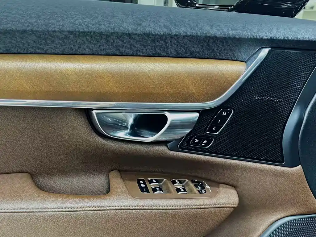 Volvo S90 — фото 15