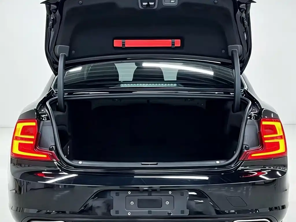 Volvo S90 — фото 17