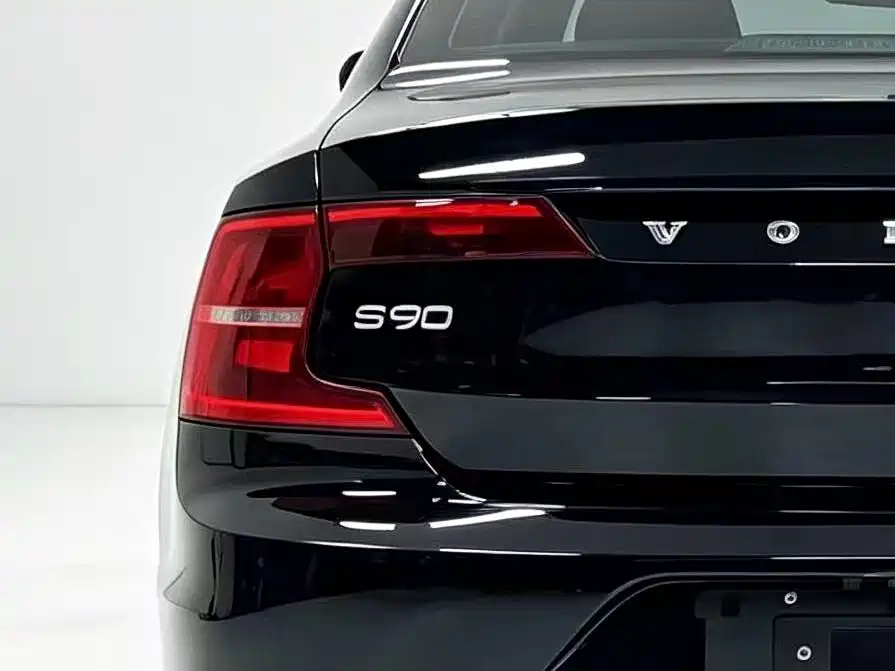 Volvo S90 — фото 19