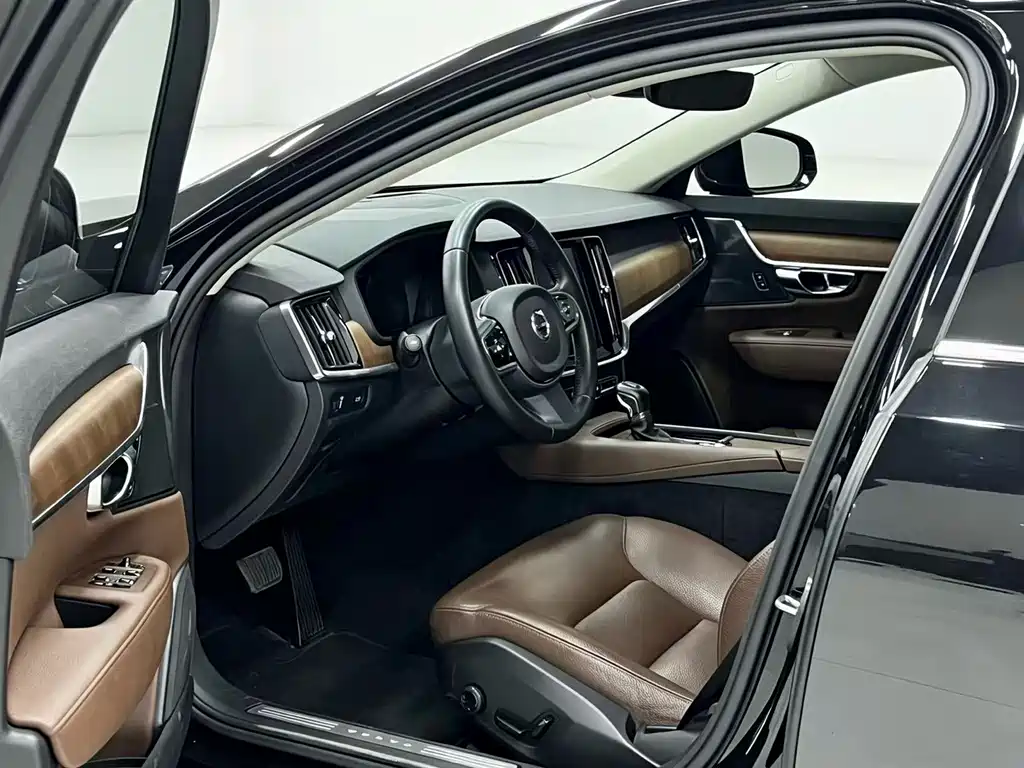 Volvo S90 — фото 9