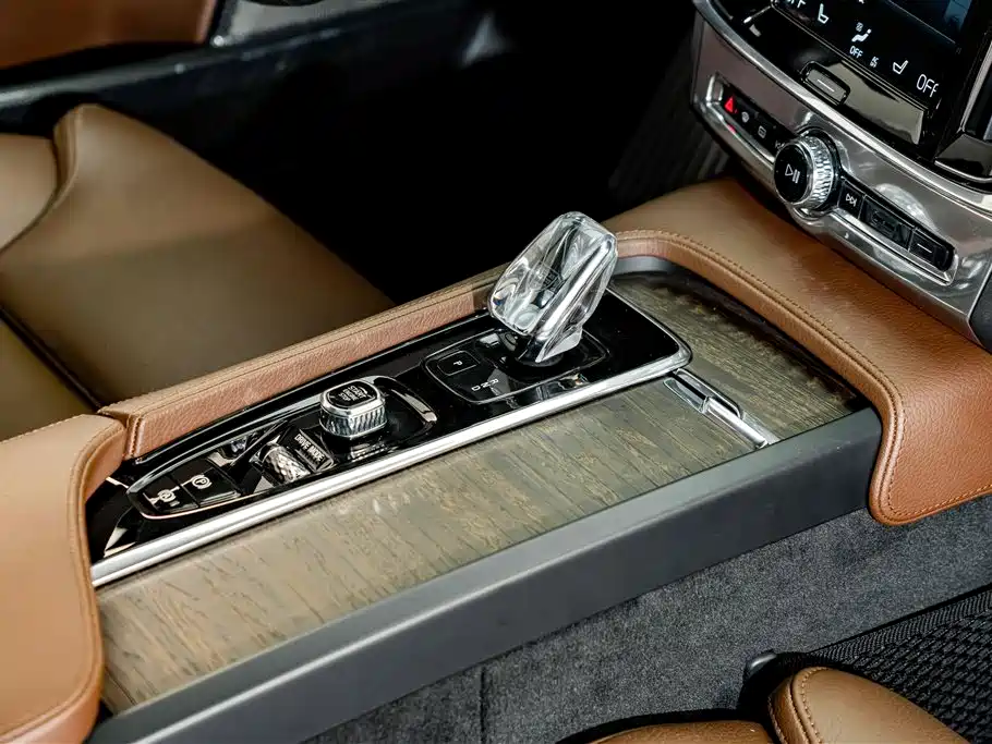 Volvo S90 — фото 18