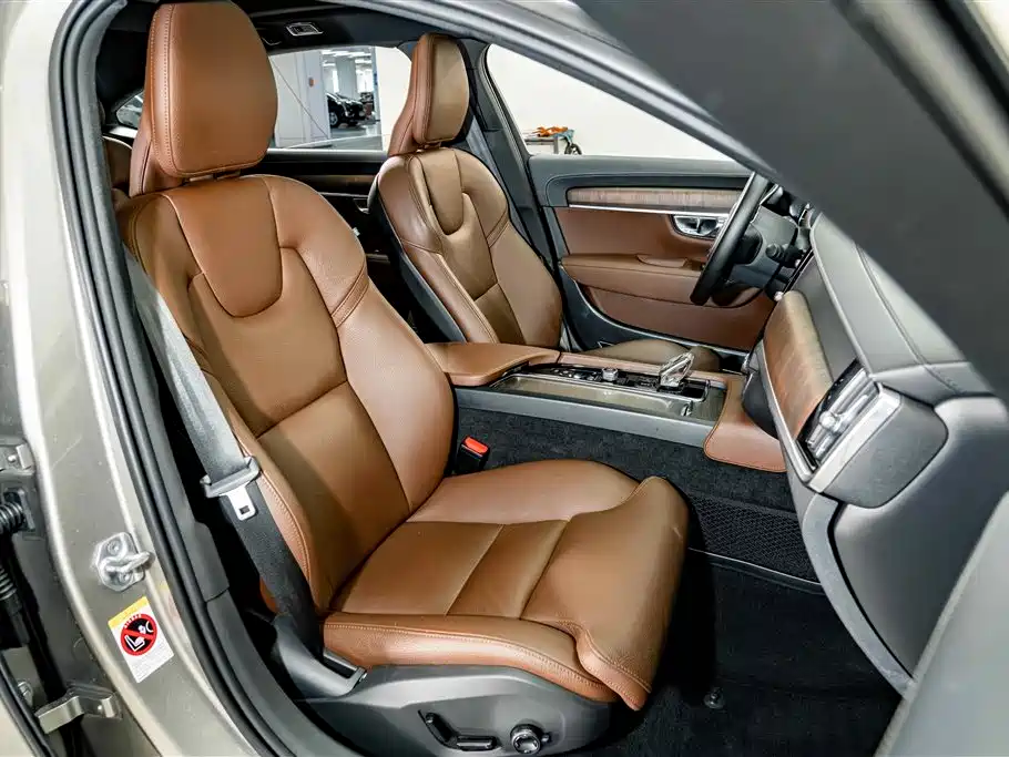Volvo S90 — фото 19
