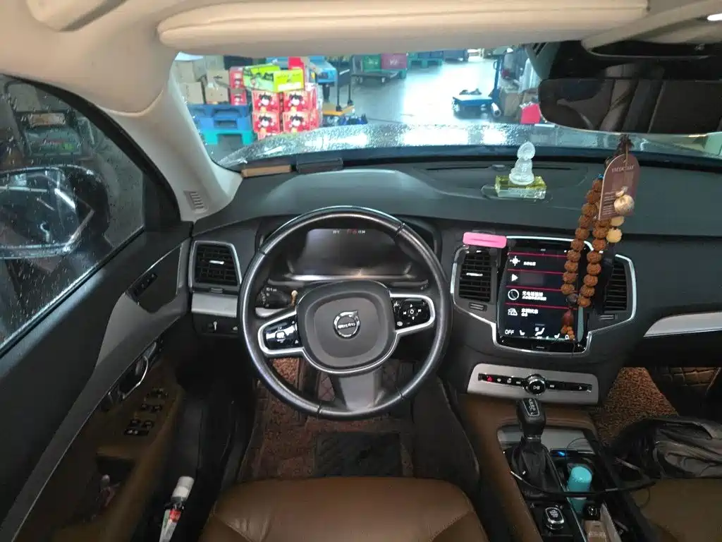 Volvo XC90 — фото 11