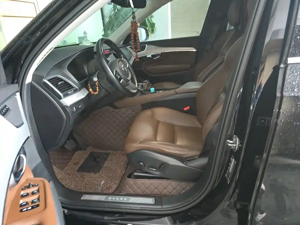Volvo XC90 — фото 16