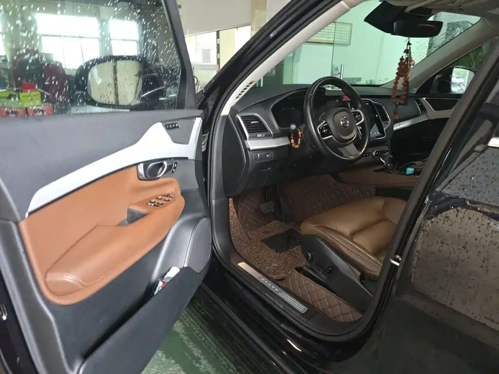 Volvo XC90 — фото 17