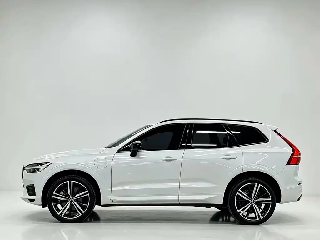 Volvo XC60 PHEV — фото 2