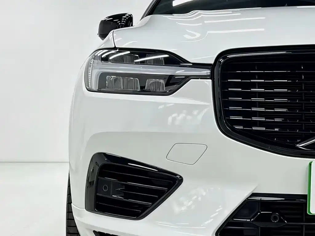 Volvo XC60 PHEV — фото 18