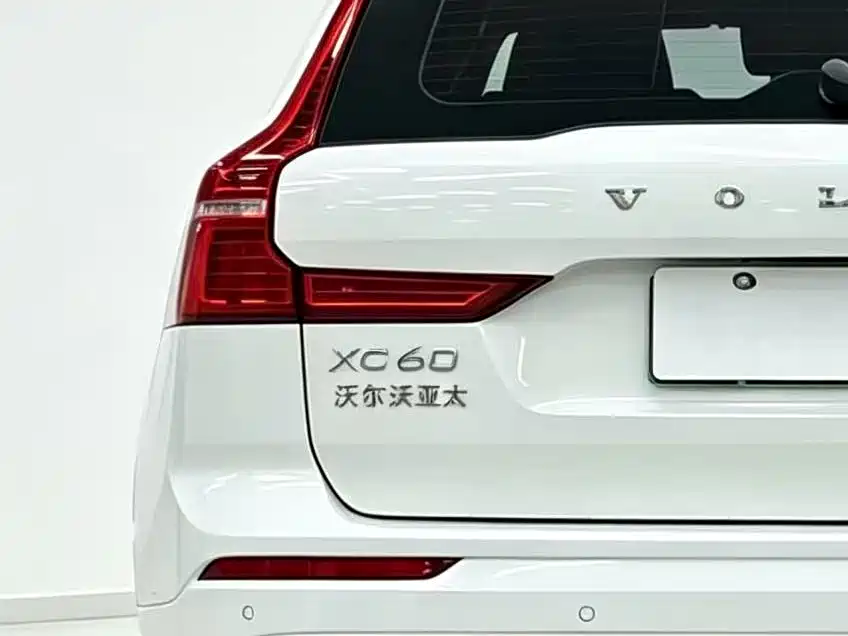 Volvo XC60 PHEV — фото 19