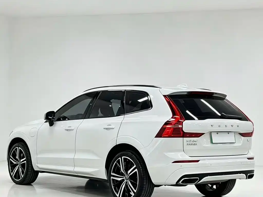 Volvo XC60 PHEV — фото 3