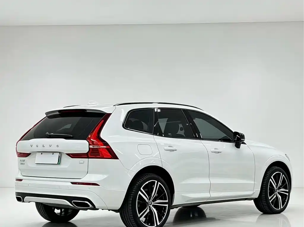 Volvo XC60 PHEV — фото 5