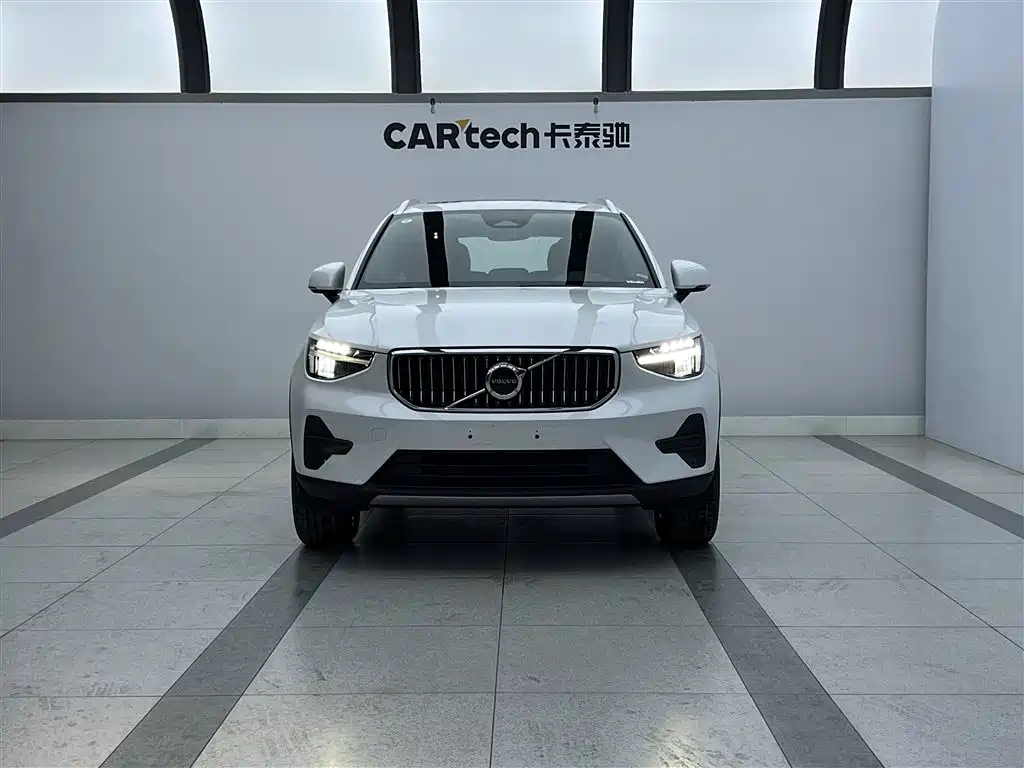 Volvo XC40 — фото 2