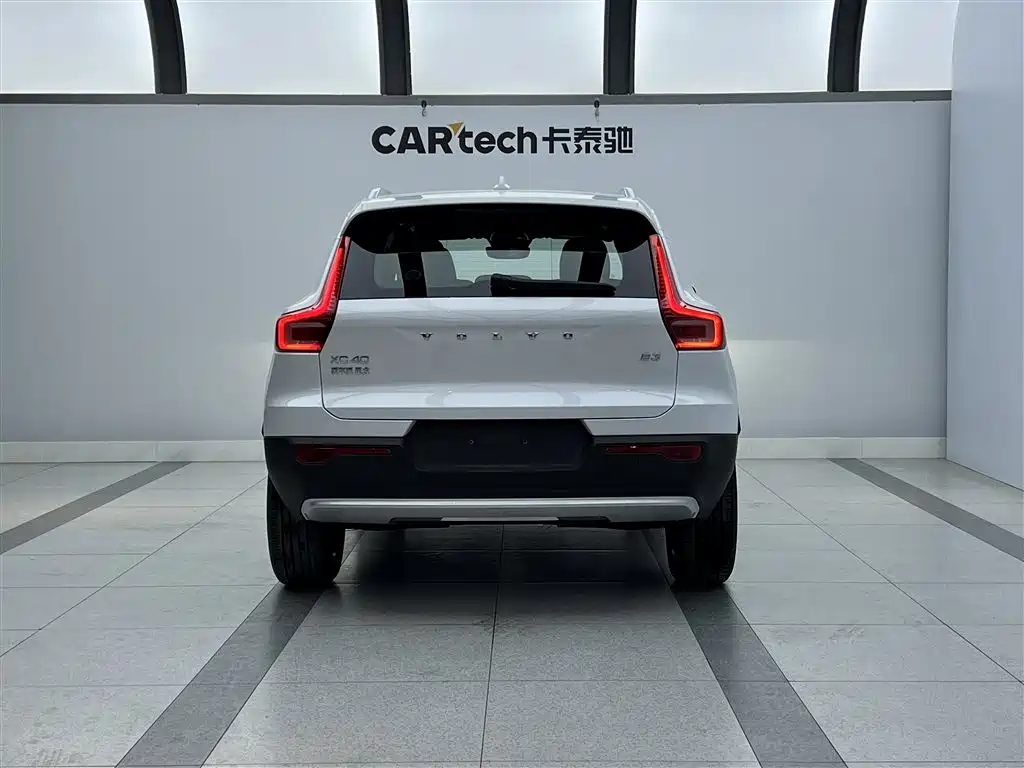 Volvo XC40 — фото 3