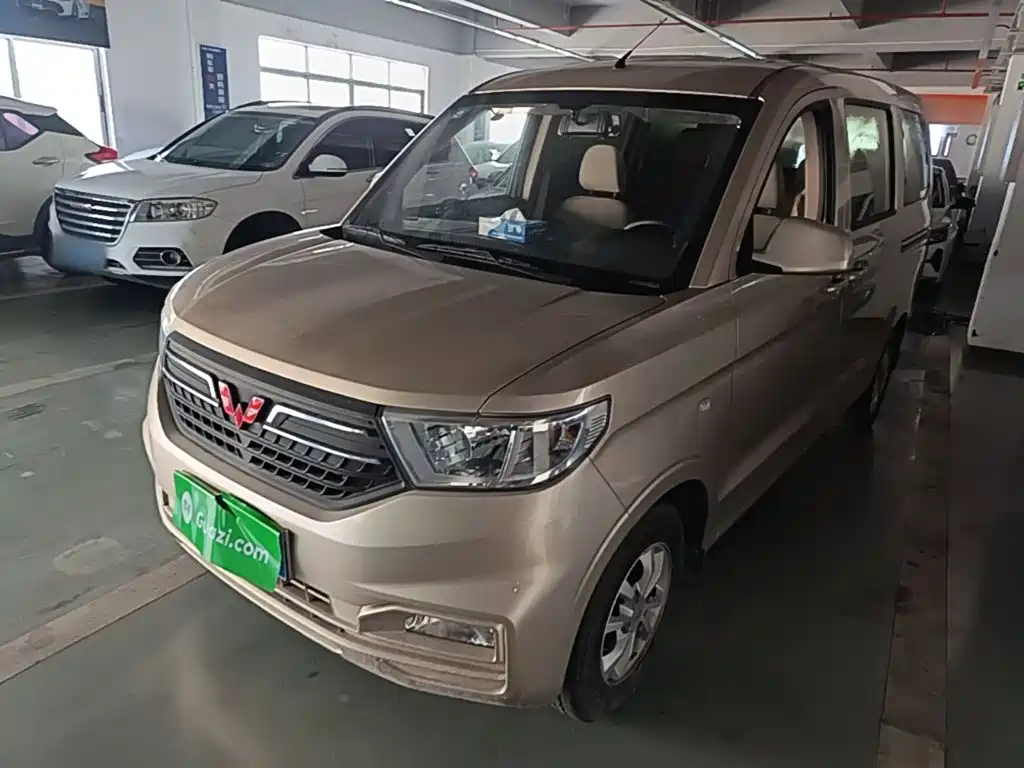 Wuling Hongguang V — фото 2