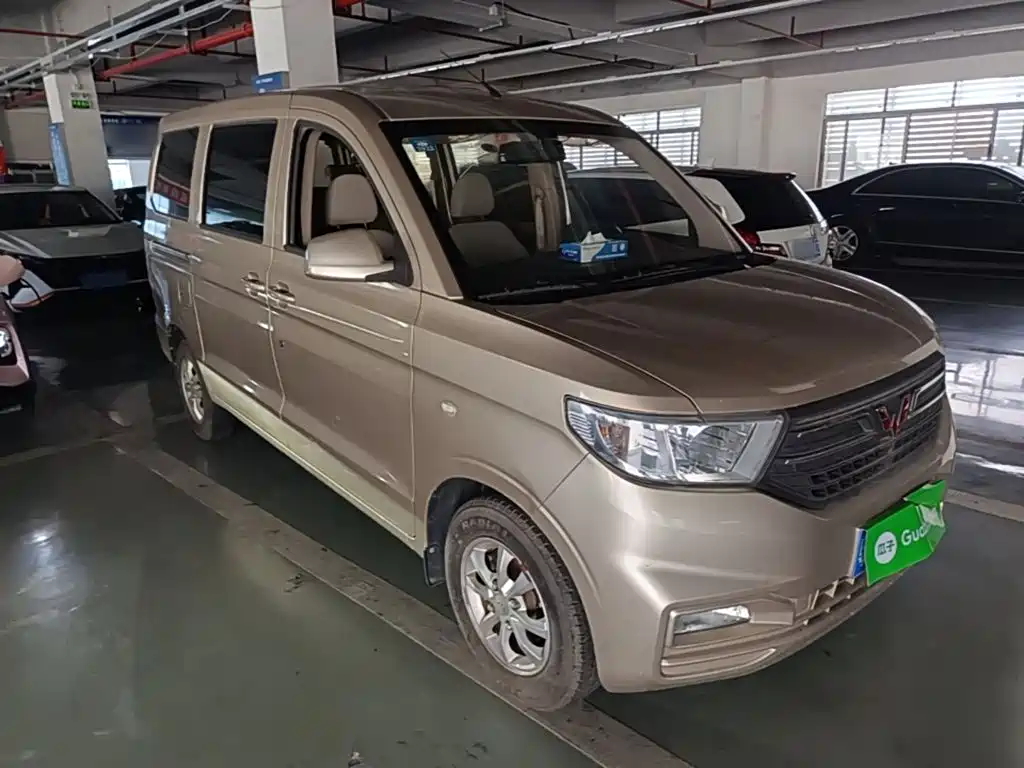Wuling Hongguang V — фото 4