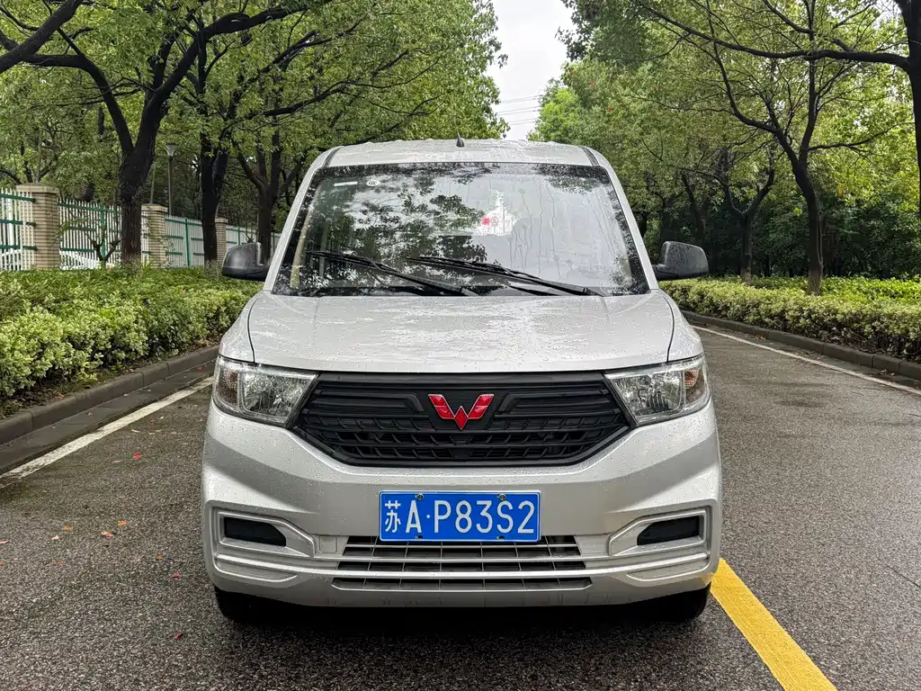 Wuling Hongguang V — фото 2