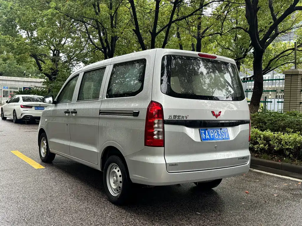 Wuling Hongguang V — фото 4