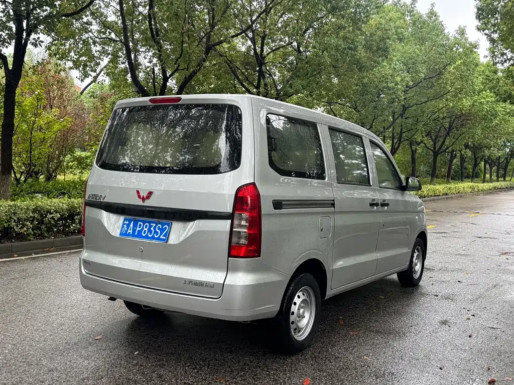 Wuling Hongguang V — фото 6