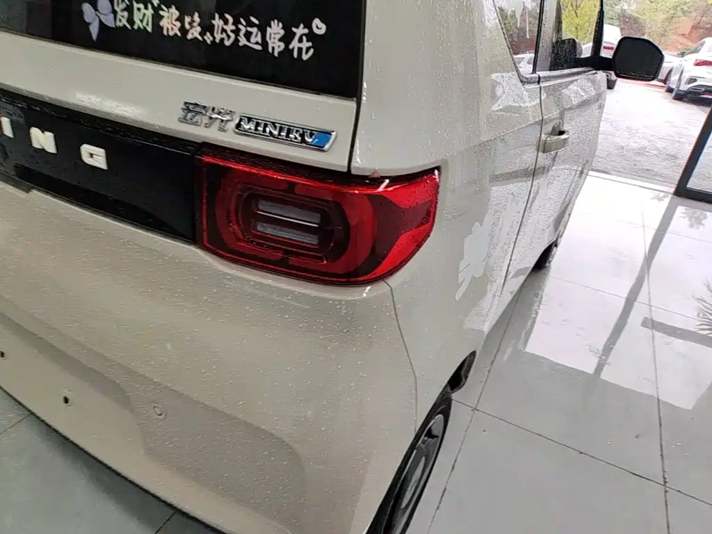 Wuling MINIEV — фото 8