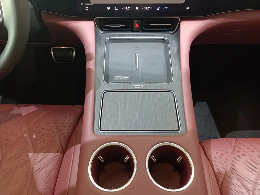 AITO AITO M8 — фото 13