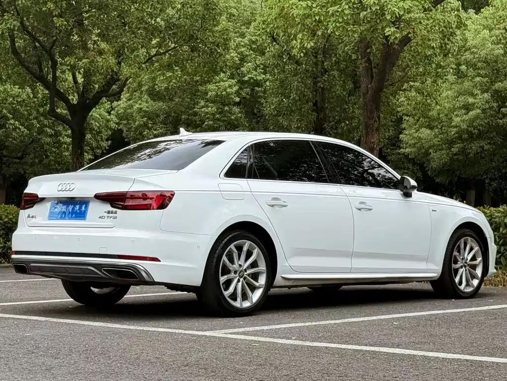 Audi A4L — фото 5