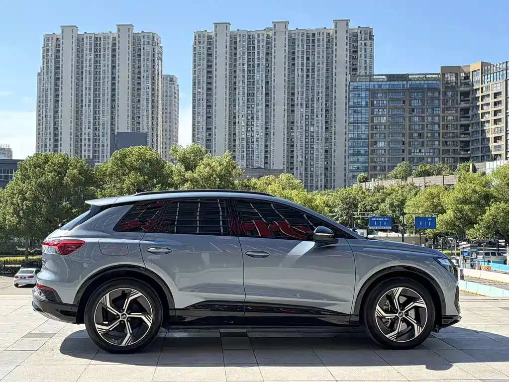 Audi Q4 e-tron — фото 4