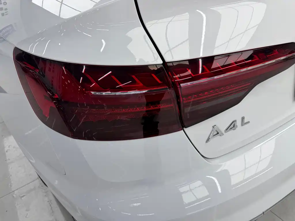 Audi A4L — фото 9