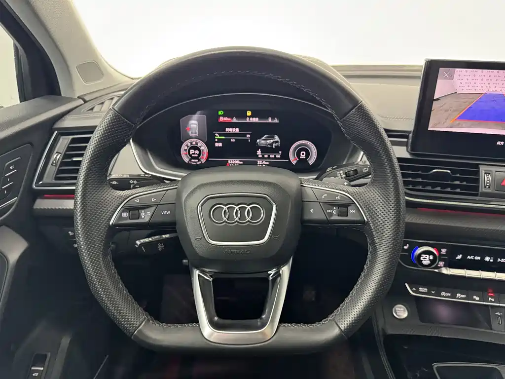 Audi Q5L — фото 10